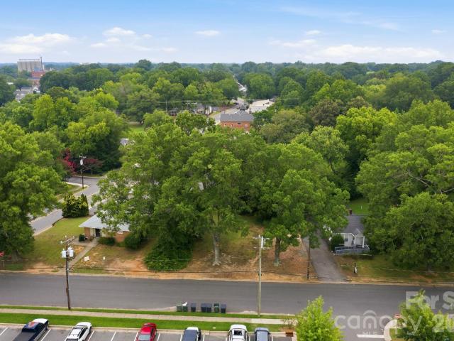 Commercial for sale in Mooresville, North Carolina