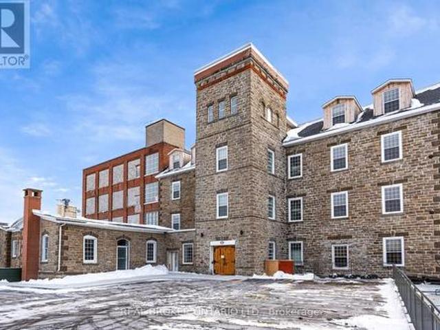 Commercial for rent in Carleton Place, Ontario