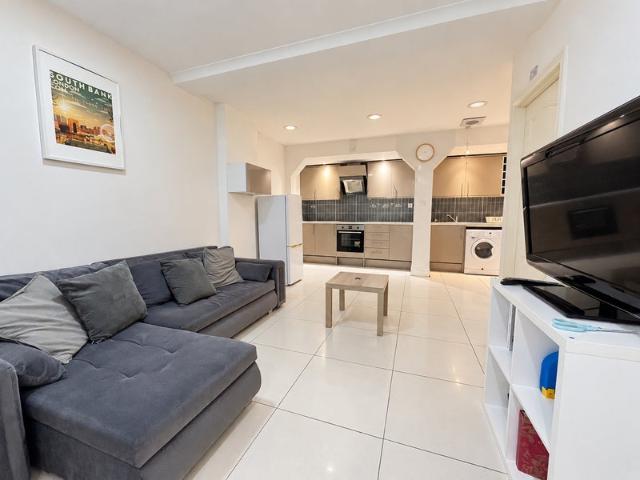 Apartment for rent in London Borough of Ealing, Greater London