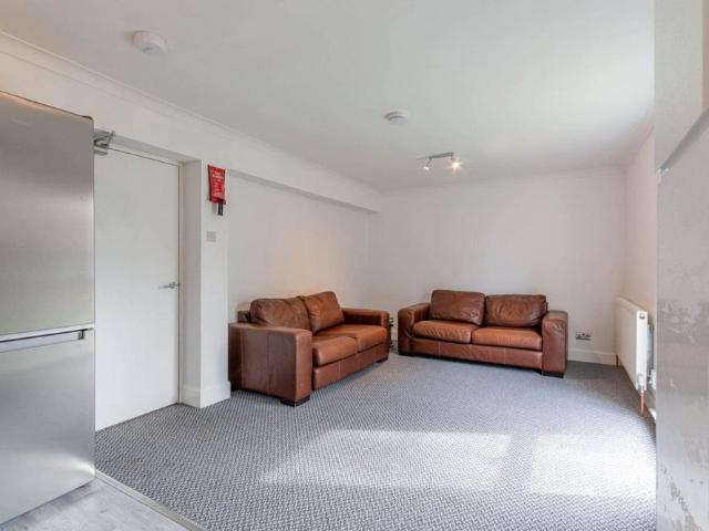 Apartment for rent in East Craigs, Scotland