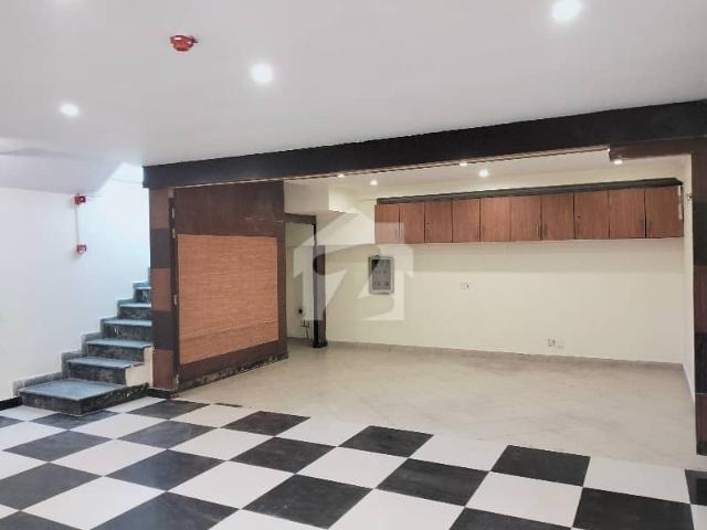 Commercial for rent in لاہور, لاہور ڈویژن