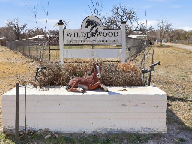 House for sale in Peralta, New Mexico