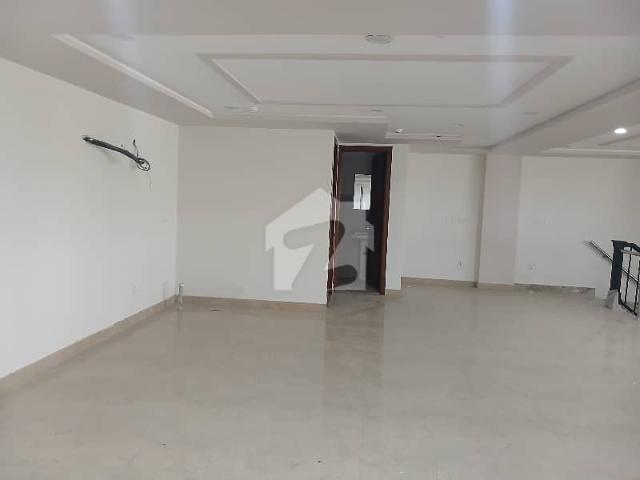 Building for rent in لاہور, لاہور ڈویژن