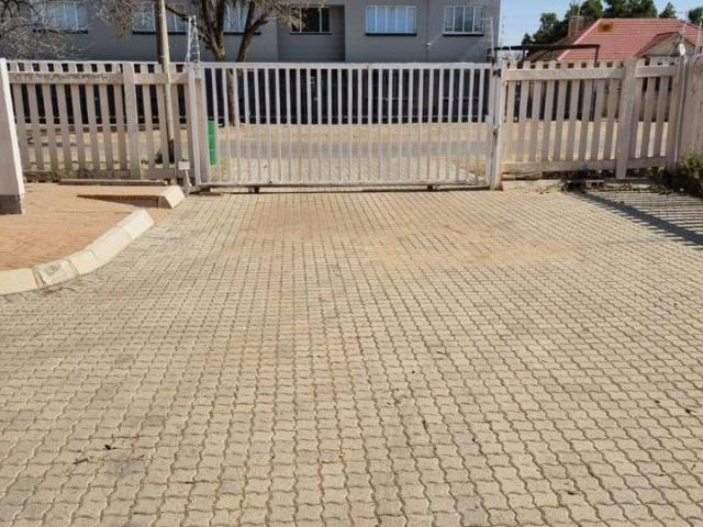 Apartment for rent in Uitkomsdal, Matlosana Local Municipality