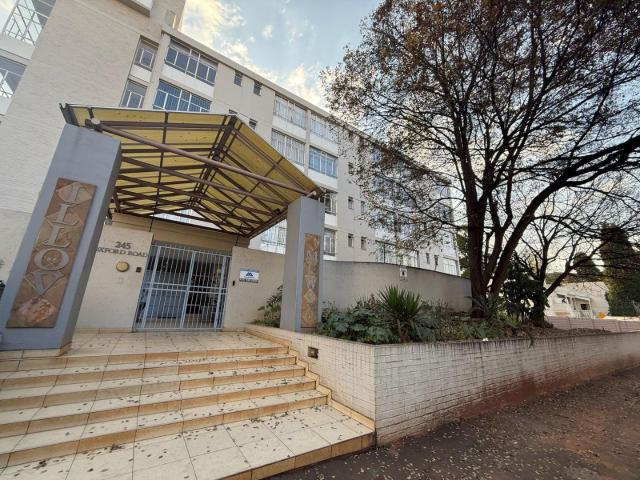 Apartment for rent in Illovo, Rosebank
