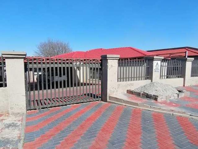 Apartment for rent in Witpoortjie, Roodepoort