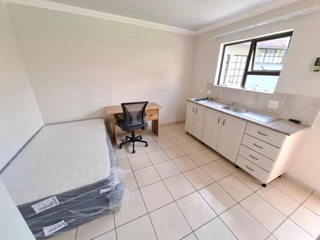 Flat for rent in Waterkloof, Gauteng