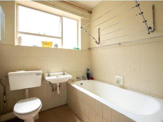 Flat for rent in Waterkloof, Gauteng