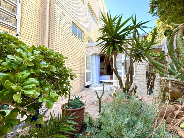 Apartment for rent in Camps Bay, Cape Town