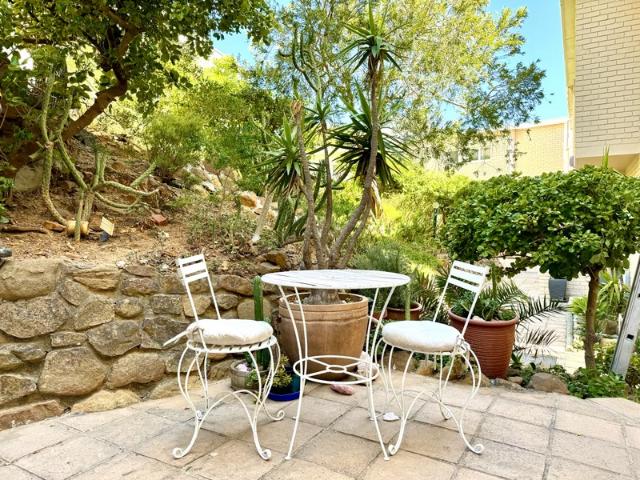 Apartment for rent in Camps Bay, Cape Town