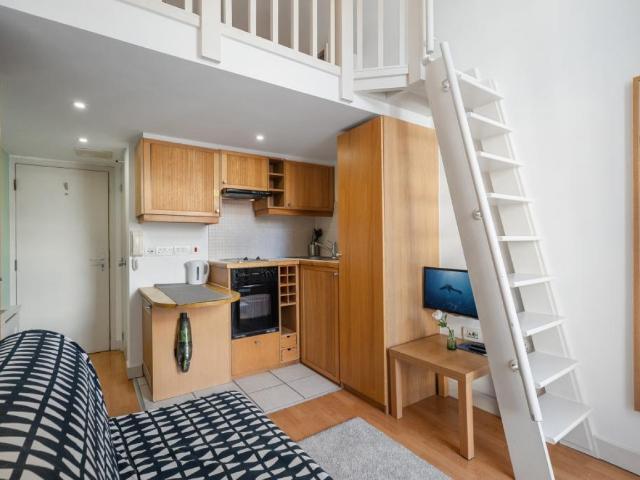 Apartment for rent in West Kensington, Greater London