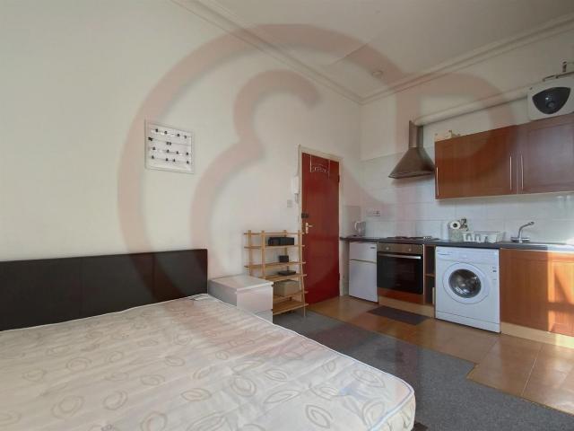 Apartment for rent in Brook Green, Greater London