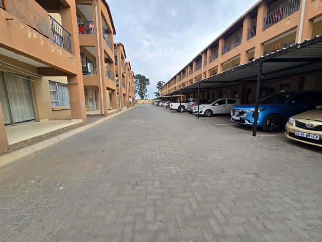 Apartment for sale in Vosloorus, Gauteng