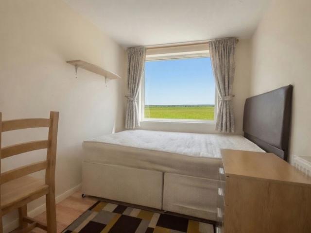 Studio for rent in Row Town, Surrey