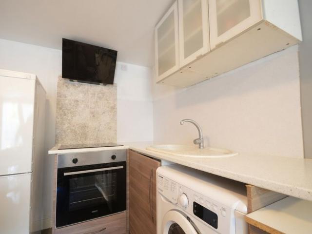 Studio for rent in Lower Halliford, Surrey