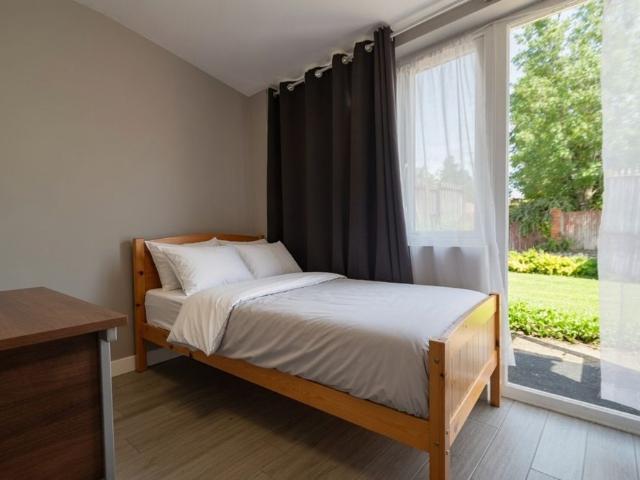 Studio for rent in Lower Halliford, Surrey