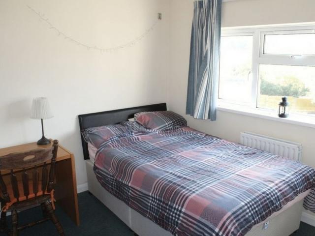 Studio for rent in Row Town, Surrey