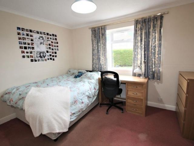 Studio for rent in Row Town, Surrey