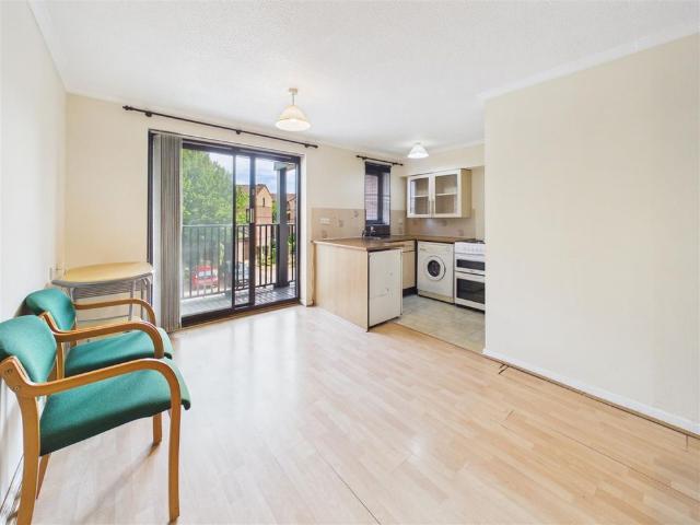Studio for rent in Haddon, East Midlands