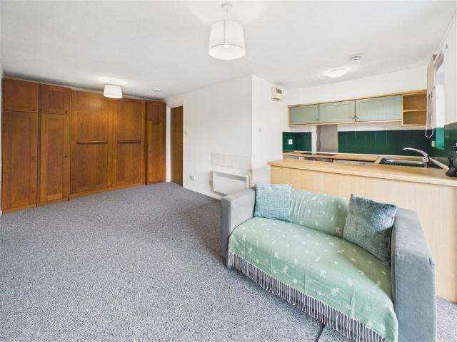 Studio for rent in Haddon, East Midlands