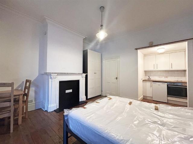 Studio for rent in Haddon, East Midlands