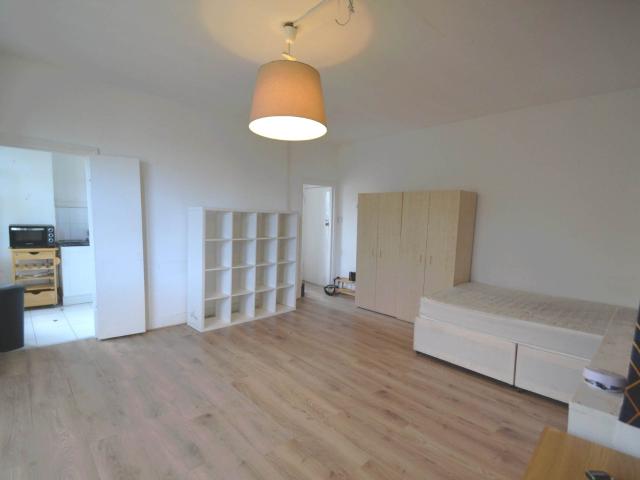 House for rent in London Borough of Hounslow, Cat Hill