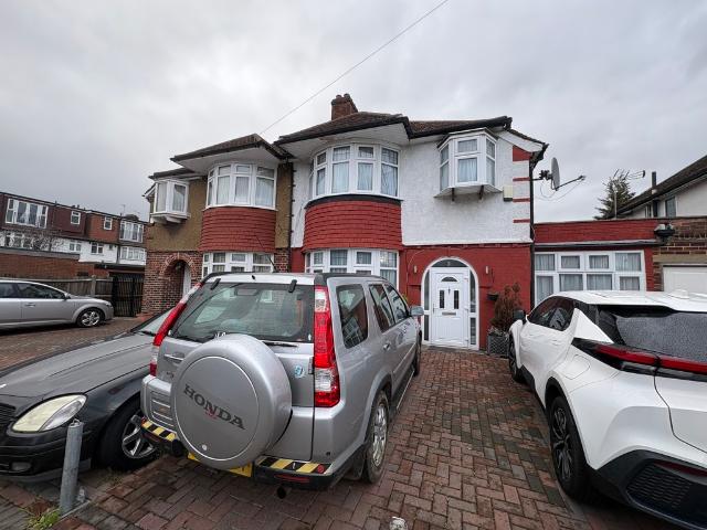 Room for rent in Bowes, Greater London