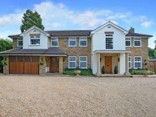 House for rent in Heol-las, Surrey