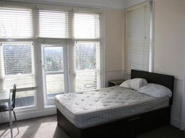 House for rent in Calderstones