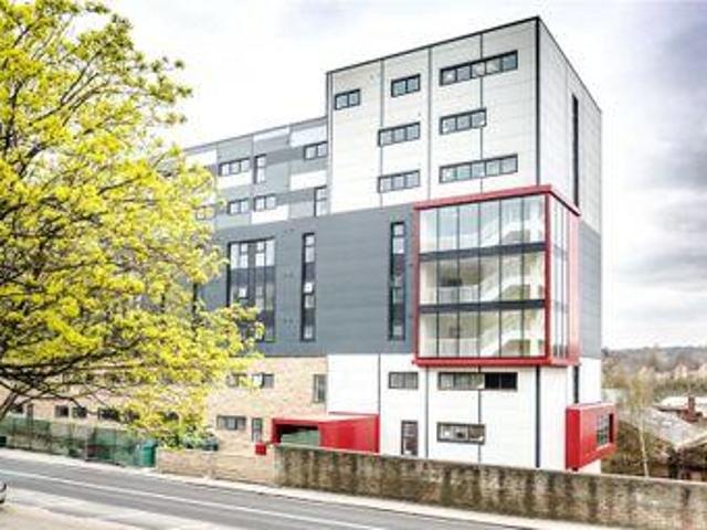 House for sale in Huddersfield, West Yorkshire