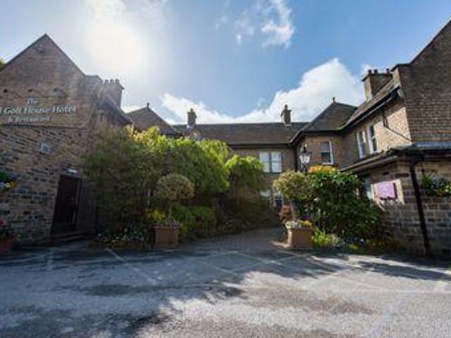 House for sale in Huddersfield, West Yorkshire