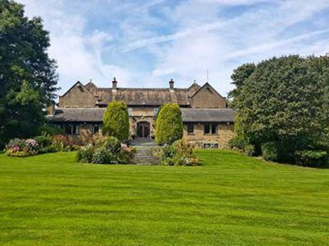 House for sale in Huddersfield, West Yorkshire