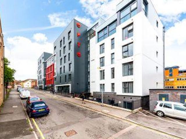 House for sale in Luton, England