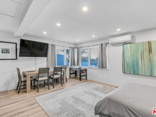 Apartment for rent in Canoga Park, California