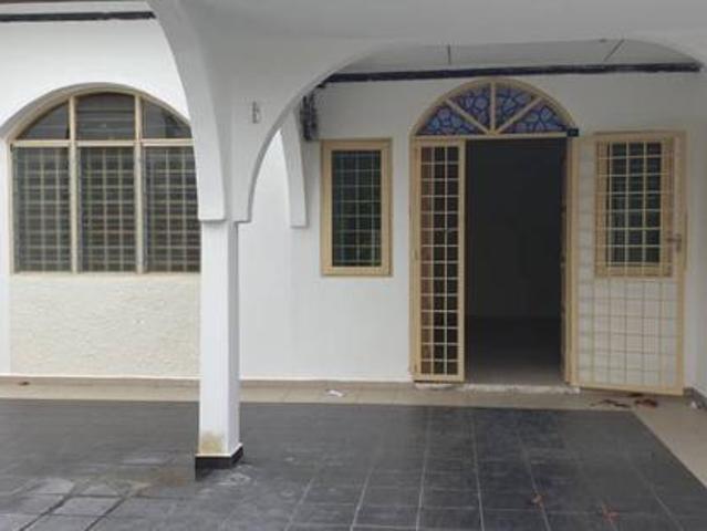 Terraced House for sale in Malaka