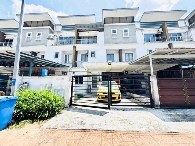 Townhouse for sale in Petaling, Alam Impian