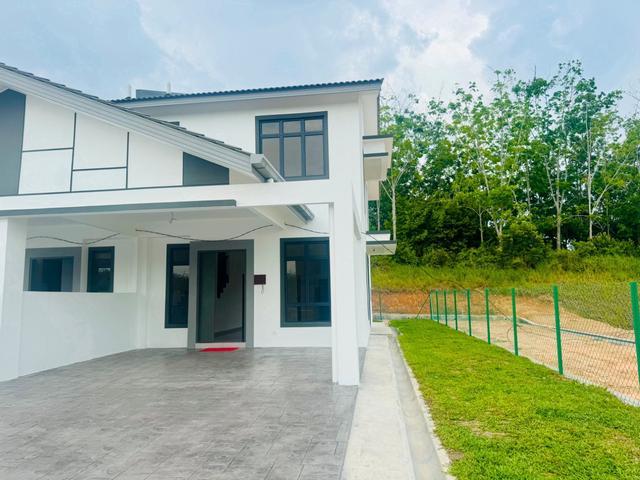 Terraced House for sale in Malaka