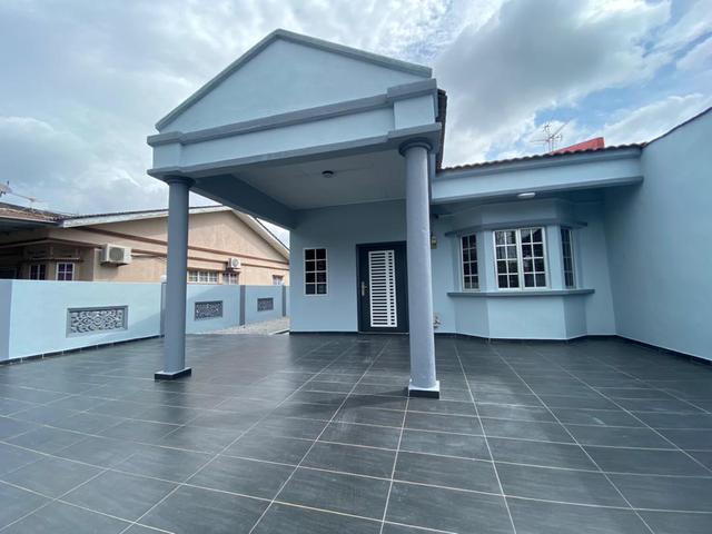 Terraced House for sale in Malaka