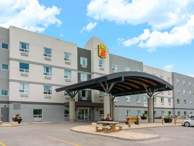 Commercial for rent in East St. Paul, Manitoba