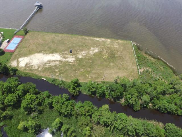 Land for sale in Mandeville, Louisiana