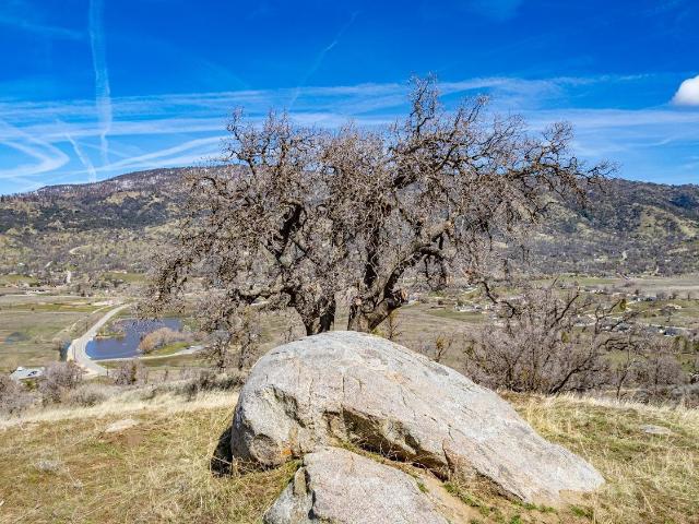 Land for sale in Tehachapi, California