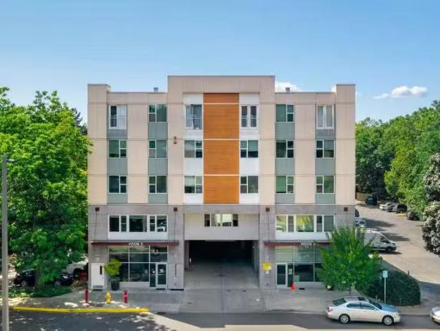 Condo for rent in Redmond