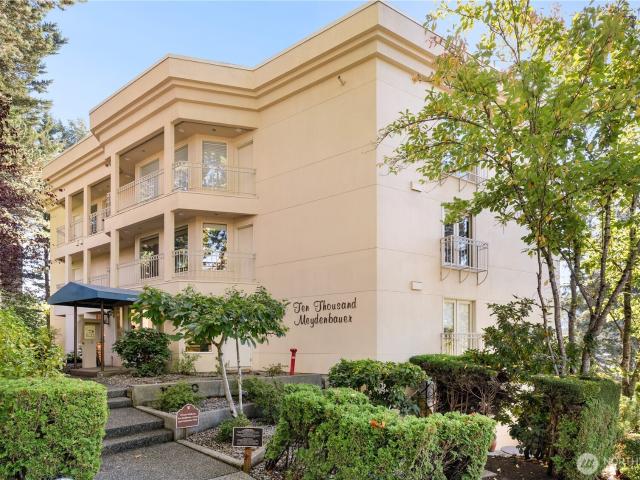 Condo for sale in Bellevue, King County