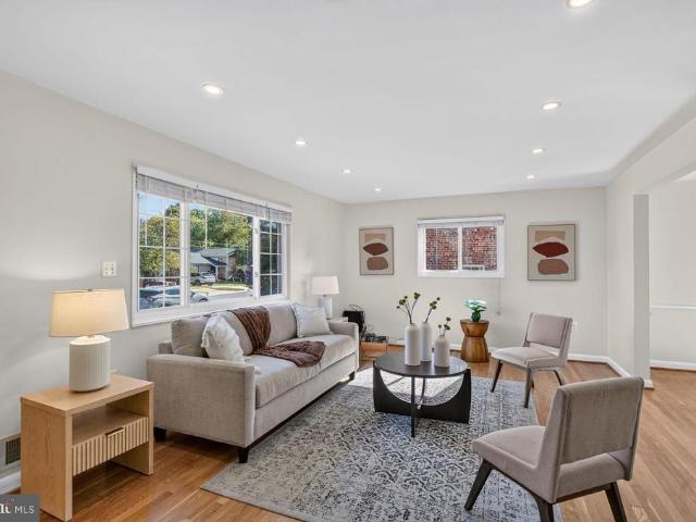 House for sale in Lone Oak, Bethesda