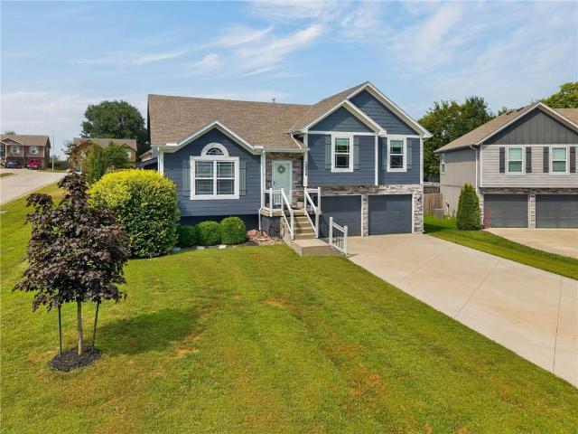 House for sale in Peculiar, Missouri