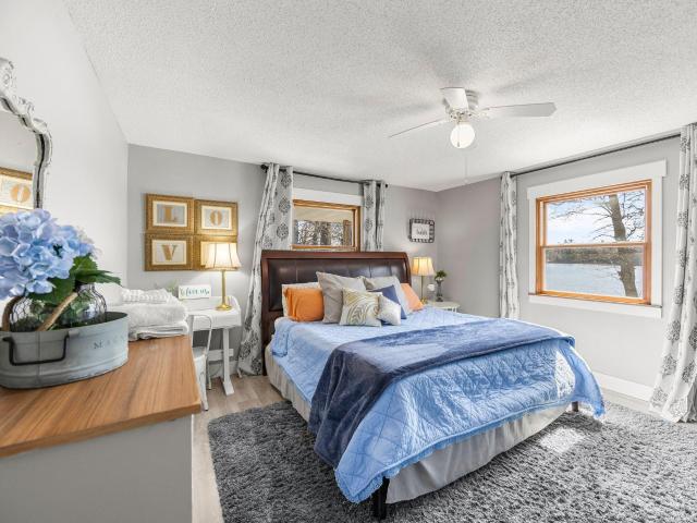 House for sale in Pine Lake