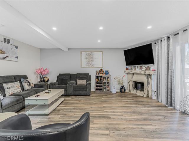Townhouse for sale in Chatsworth Neighborhood Council District, Canoga Park