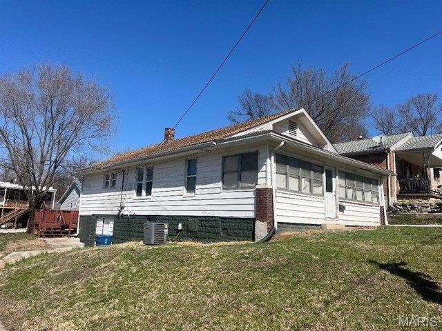House for sale in Alton, Illinois