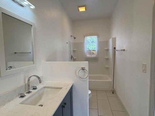 Apartment for rent in Long Beach, California