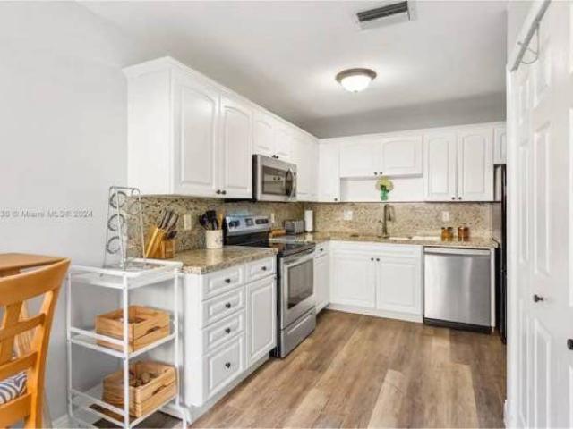 Room for rent in Coconut Creek, Florida